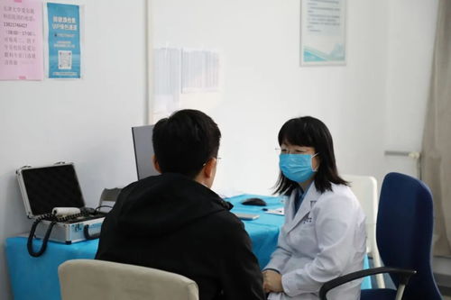高水平医疗专家走进校园开展健康咨询活动