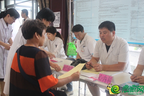 6月27日荣盛·江南锦苑举办社区义诊活动 守护居民健康，共建温情社区