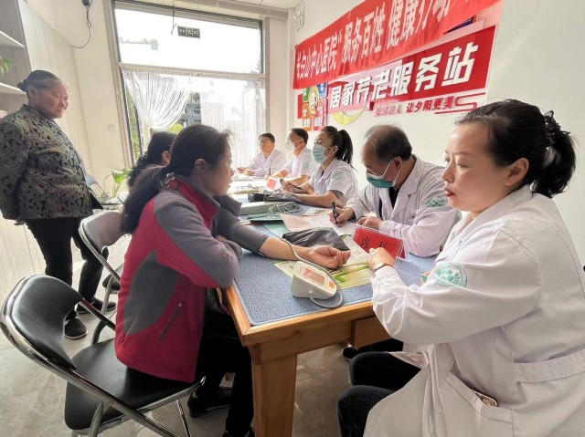 社区动态 健康咨询服务温暖启航